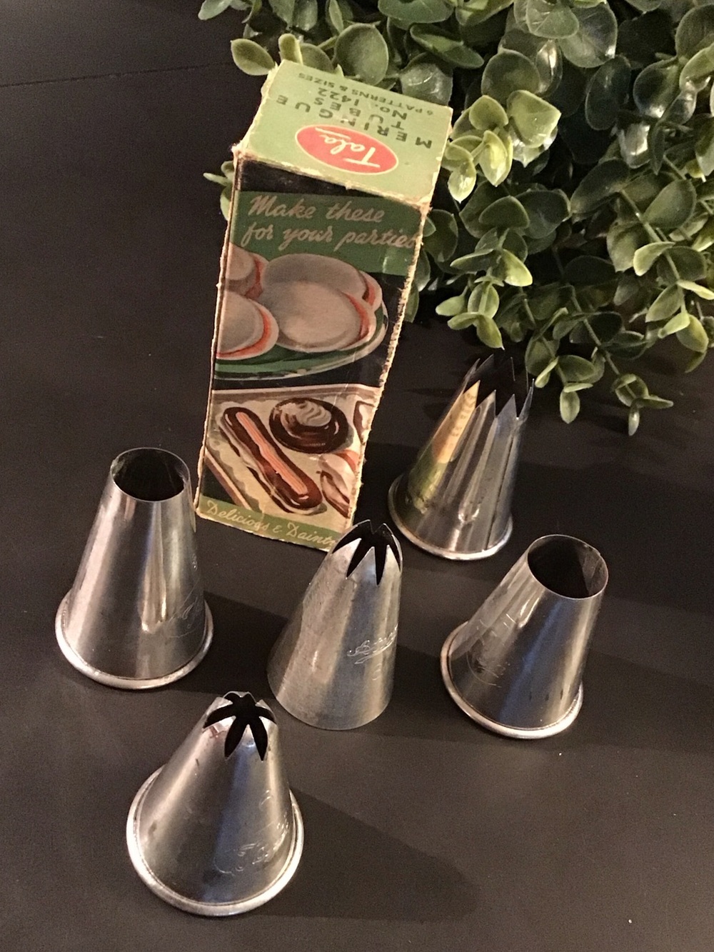 ❤5/25$ Vintage Metal Pastry Set with Original Box